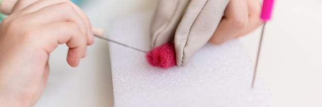 Майстриня за вишивкою